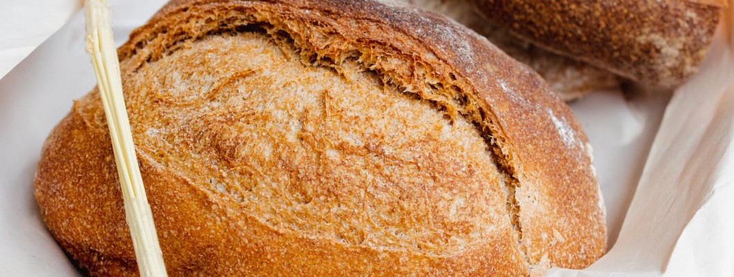 چگونه به صورت حرفه ای بر روی خمیر نان تیغ بزنیم؟